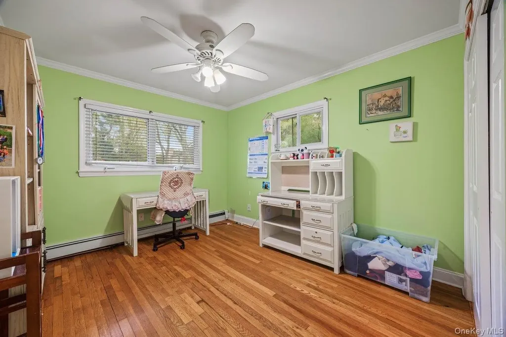 35 Hilldale Road Albertson NY 11507