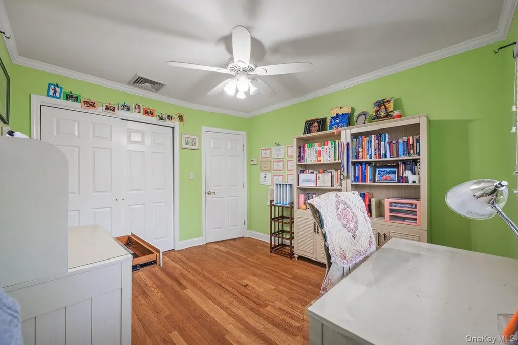 35 Hilldale Road Albertson NY 11507