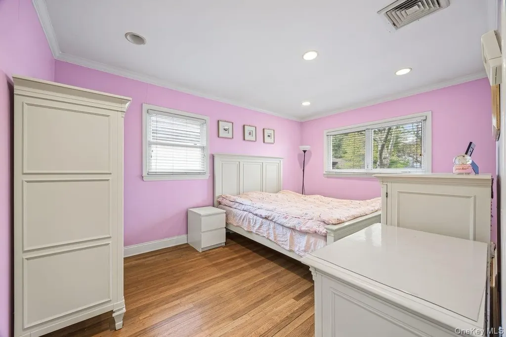 35 Hilldale Road Albertson NY 11507