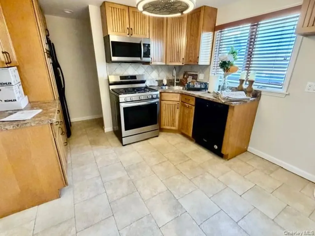 211 W Walnut Long Beach NY 11561
