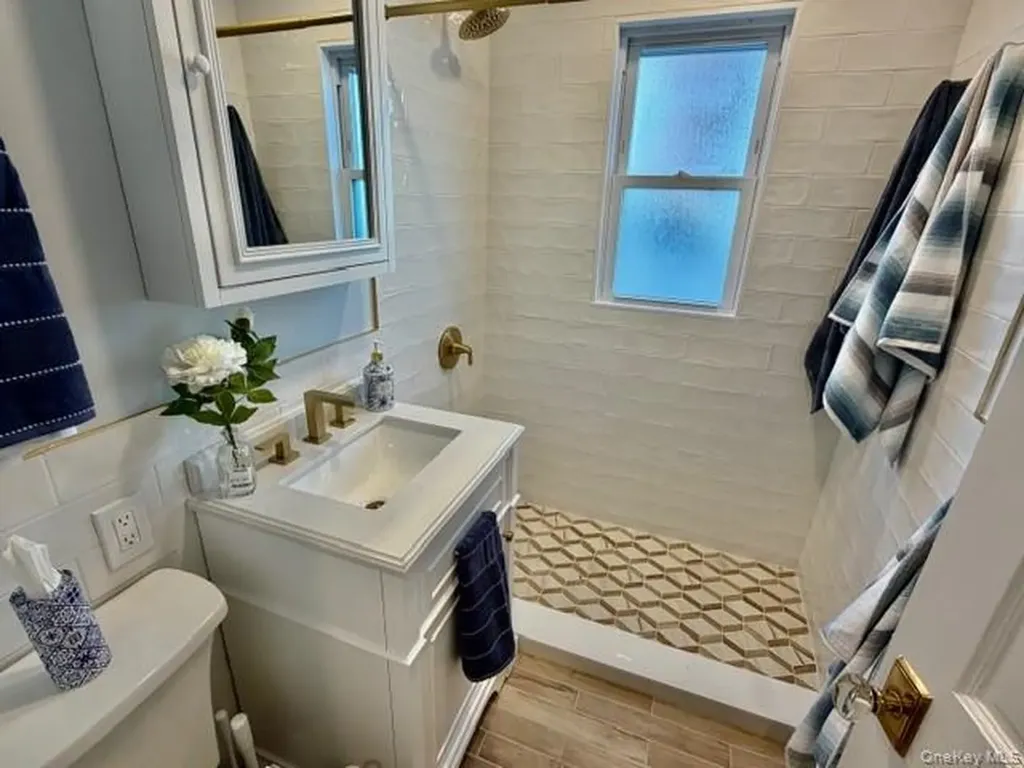 211 W Walnut Long Beach NY 11561