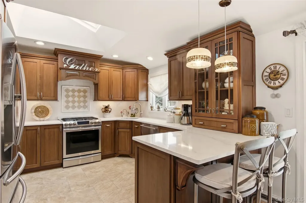21 Shore Drive W Copiague NY 11726