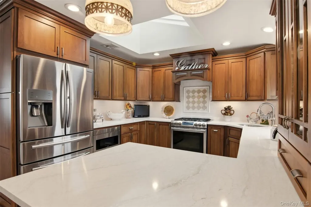 21 Shore Drive W Copiague NY 11726