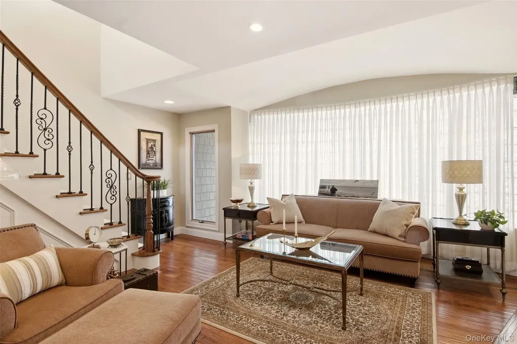 21 Shore Drive W Copiague NY 11726