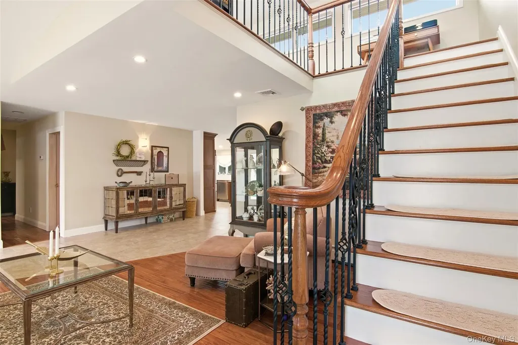 21 Shore Drive W Copiague NY 11726