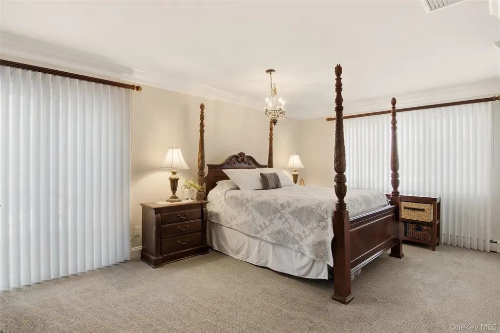 21 Shore Drive W Copiague NY 11726