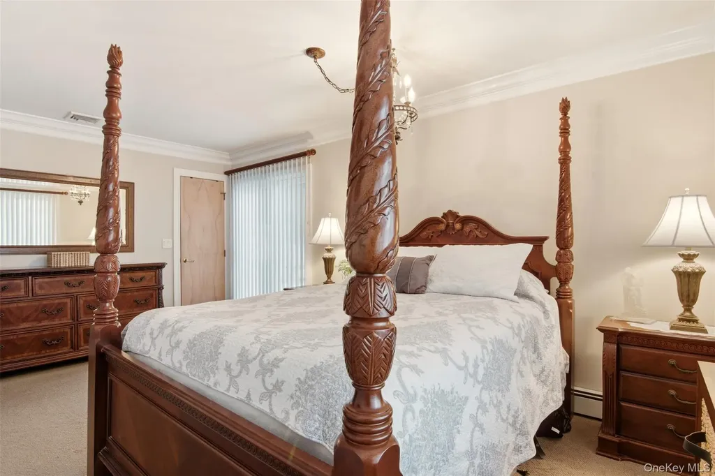 21 Shore Drive W Copiague NY 11726