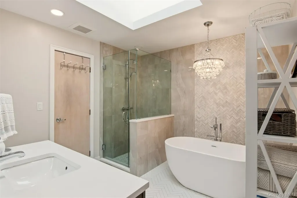 21 Shore Drive W Copiague NY 11726
