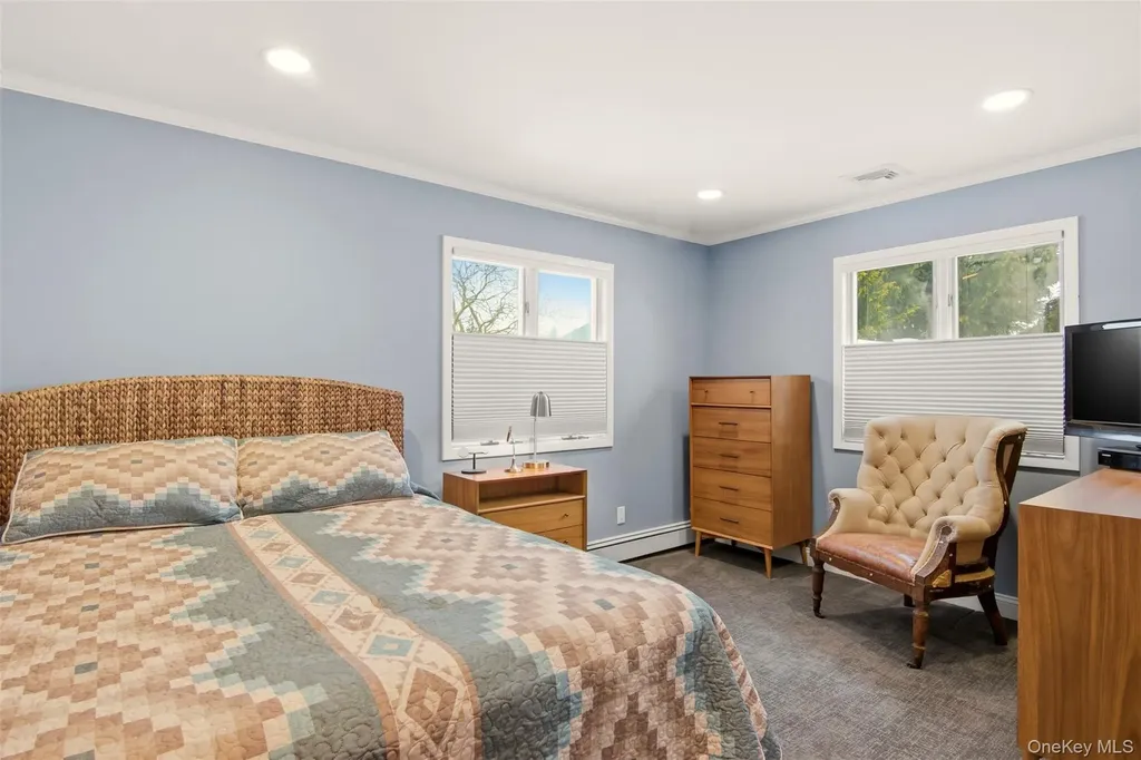 21 Shore Drive W Copiague NY 11726