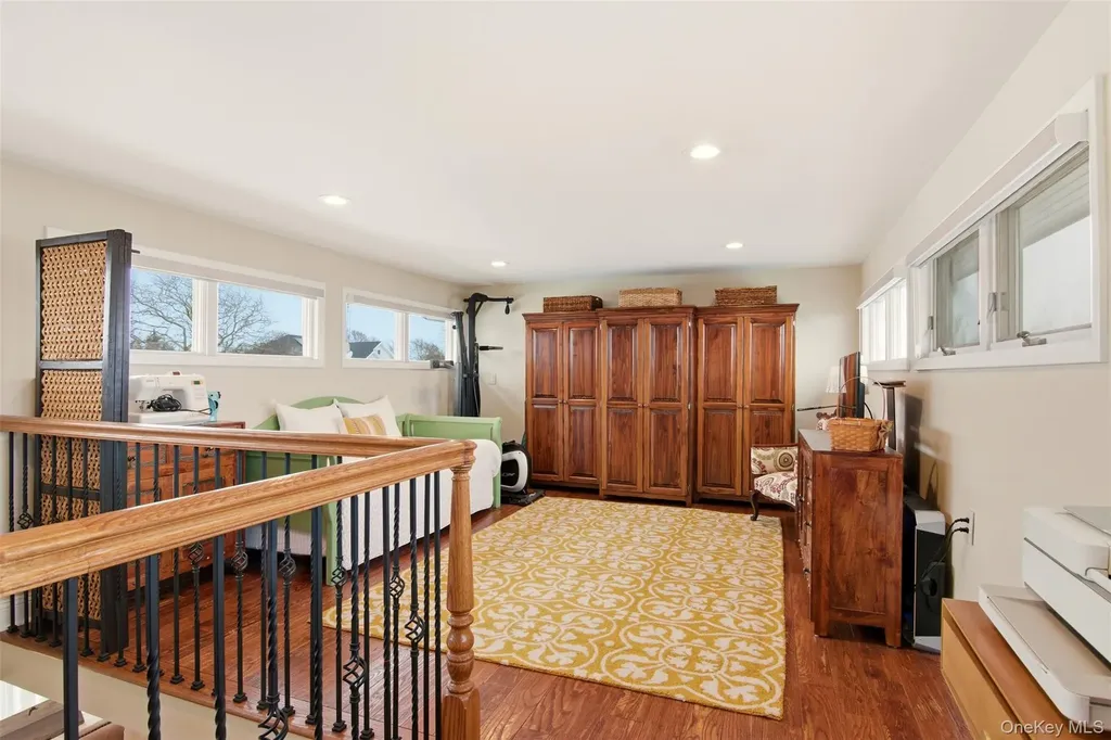 21 Shore Drive W Copiague NY 11726