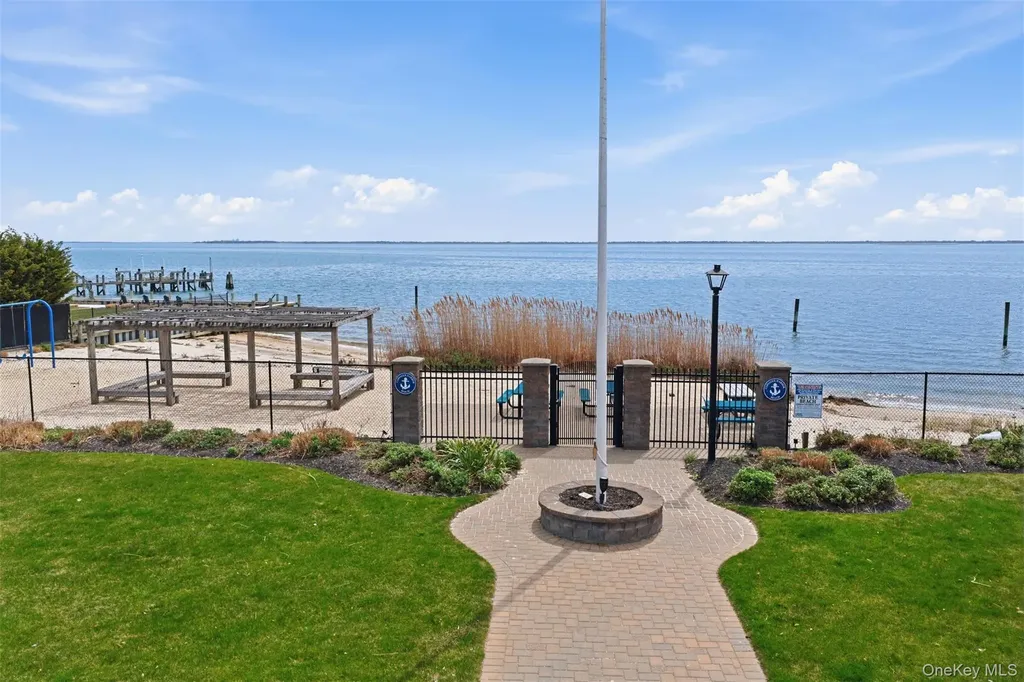 21 Shore Drive W Copiague NY 11726
