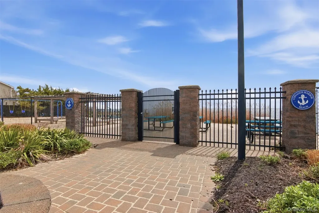 21 Shore Drive W Copiague NY 11726