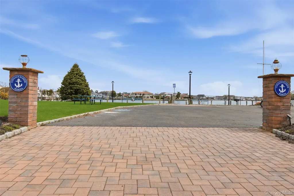 21 Shore Drive W Copiague NY 11726