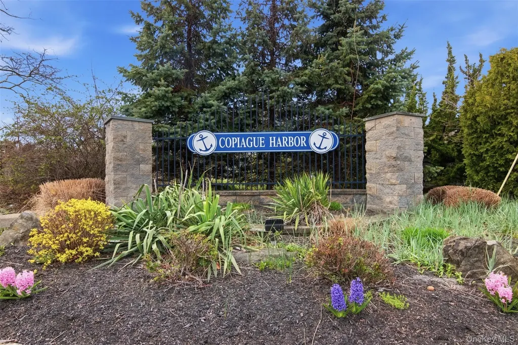 21 Shore Drive W Copiague NY 11726
