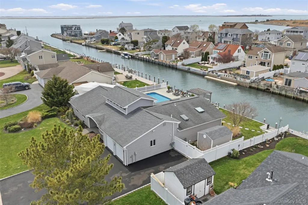 21 Shore Drive W Copiague NY 11726