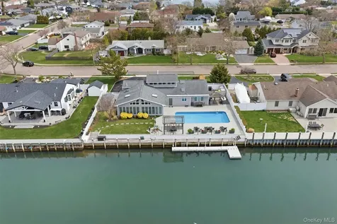 21 Shore Drive W Copiague NY 11726