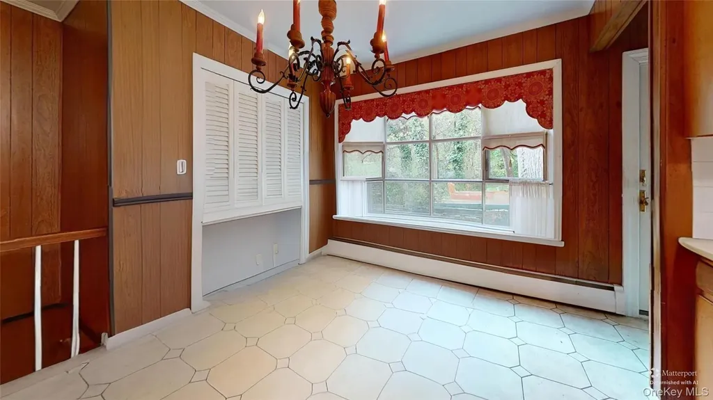 9 Oakwood Circle Roslyn NY 11576