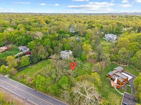 367 E Shore Road Great Neck NY 11023