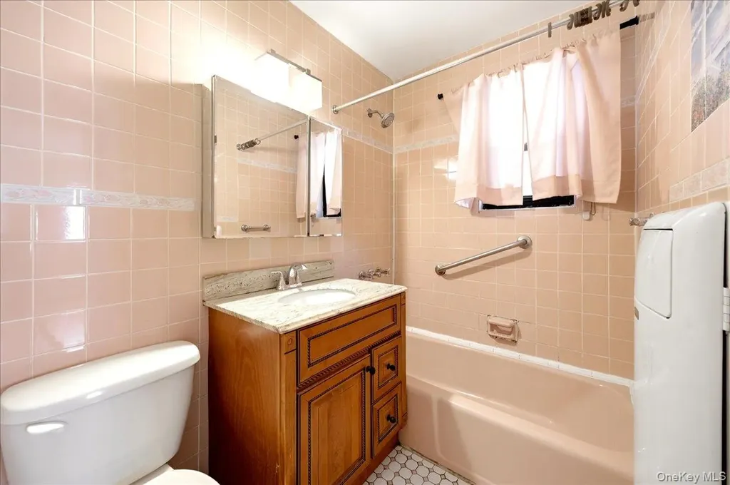 545 Hollywood Avenue Bronx NY 10465
