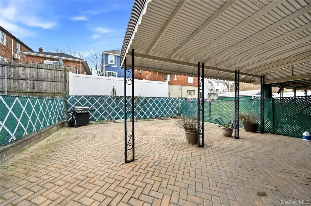 545 Hollywood Avenue Bronx NY 10465