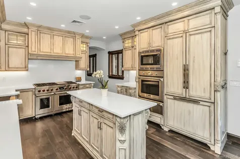 91 Crescent Beach Road Glen Cove NY 11542