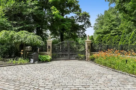 91 Crescent Beach Road Glen Cove NY 11542