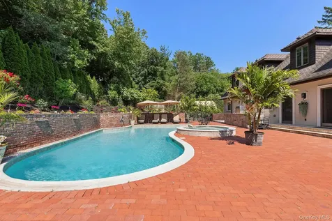 91 Crescent Beach Road Glen Cove NY 11542