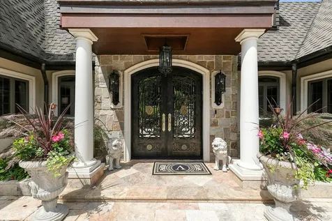 91 Crescent Beach Road Glen Cove NY 11542