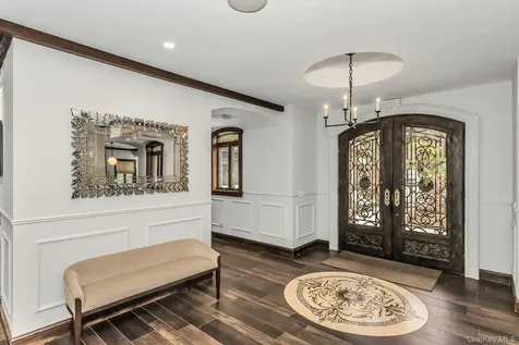 91 Crescent Beach Road Glen Cove NY 11542