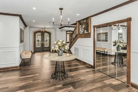 91 Crescent Beach Road Glen Cove NY 11542