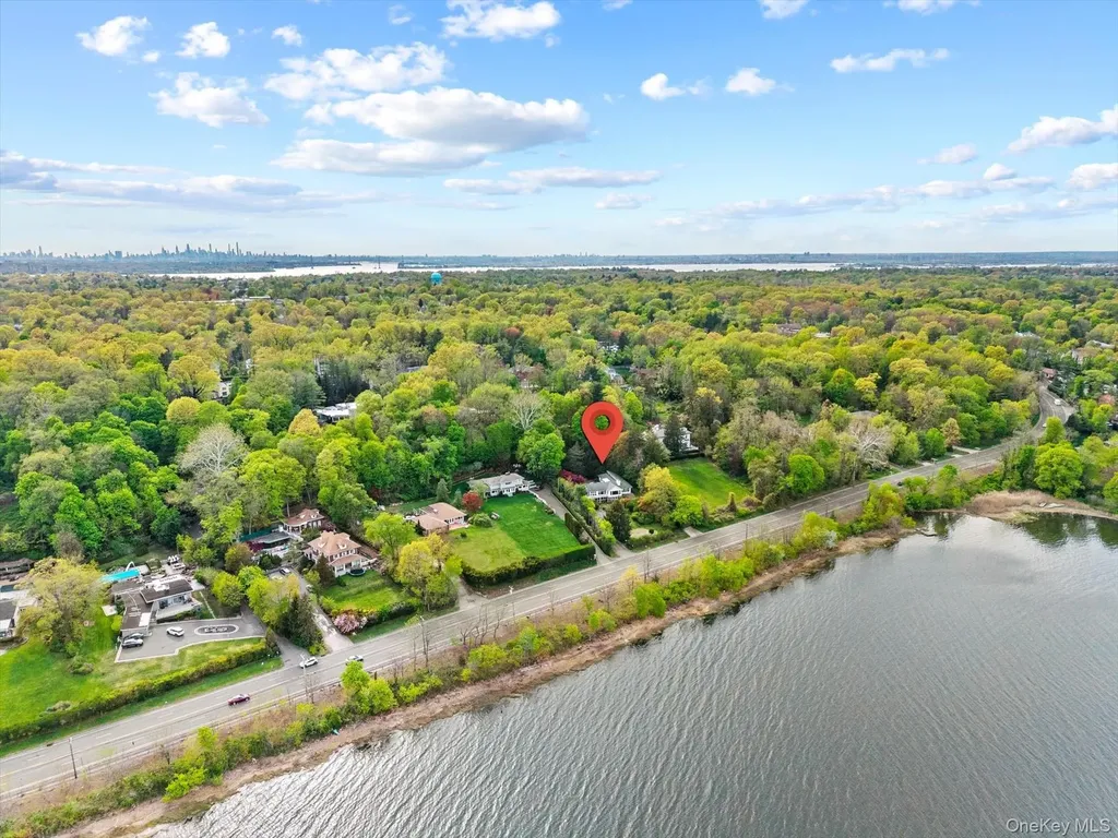 355A E Shore Road Great Neck NY 11023