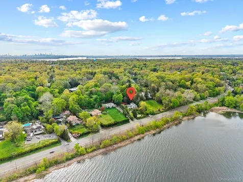 355A E Shore Road Great Neck NY 11023