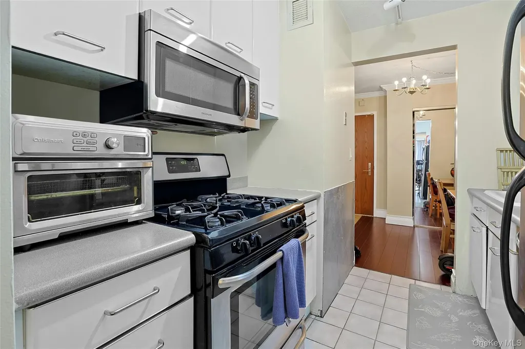 4 Martine White Plains NY 10606