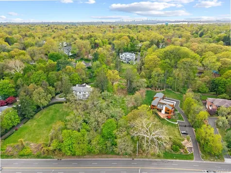 367A E Shore Road Great Neck NY 11023