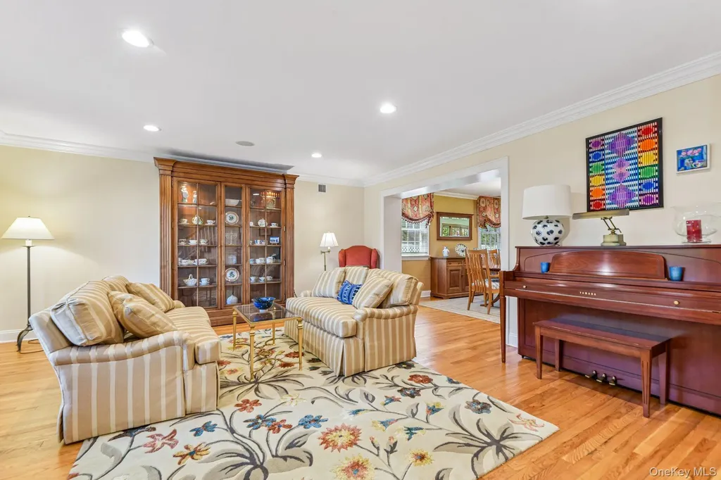 1442 Stevenson Circle Hewlett NY 11557