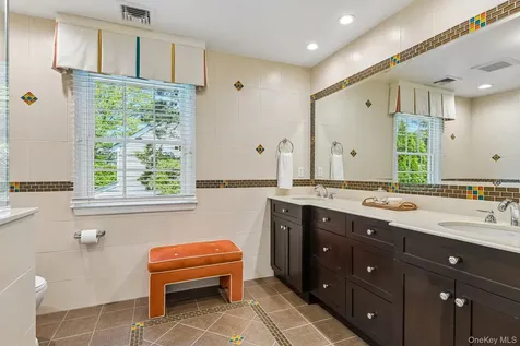 1442 Stevenson Circle Hewlett NY 11557
