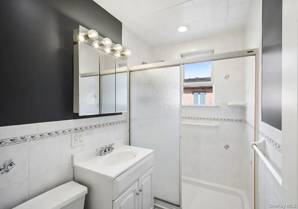 60-56 69th Lane Maspeth NY 11378