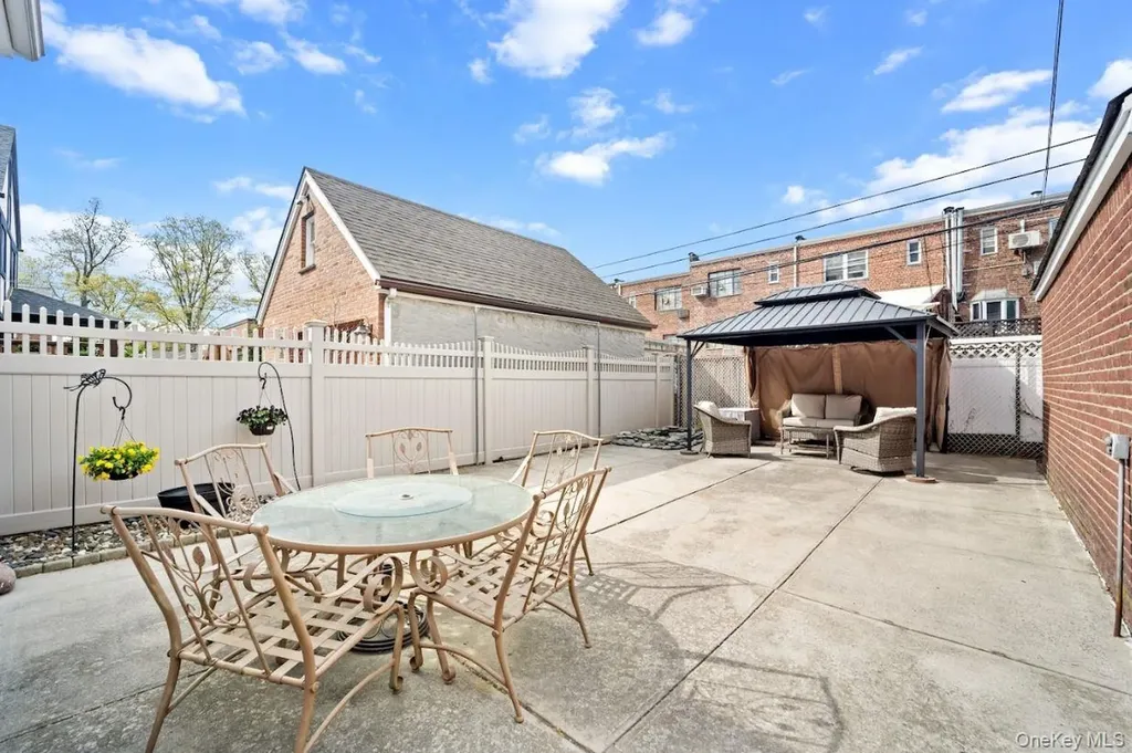 60-56 69th Lane Maspeth NY 11378
