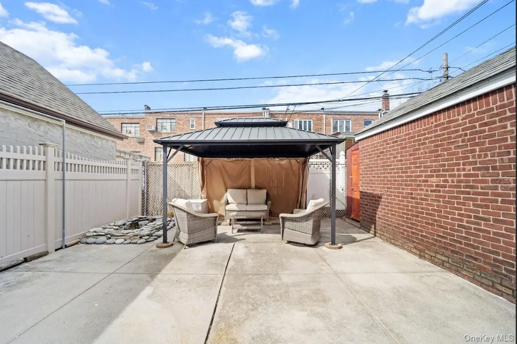 60-56 69th Lane Maspeth NY 11378