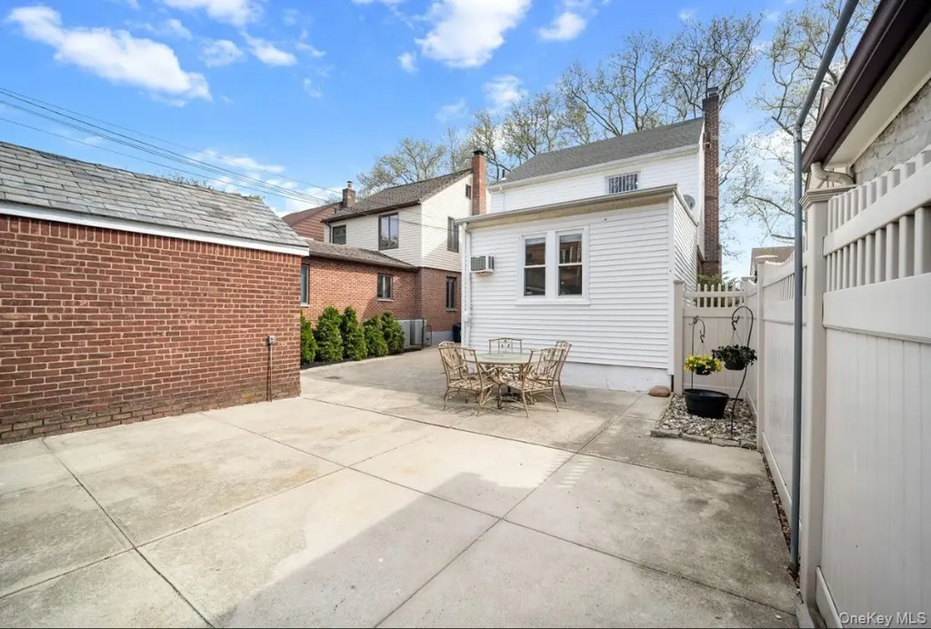 60-56 69th Lane Maspeth NY 11378