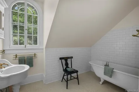 328 Mclain Street Bedford Hills NY 10507