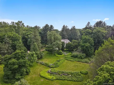 328 Mclain Street Bedford Hills NY 10507