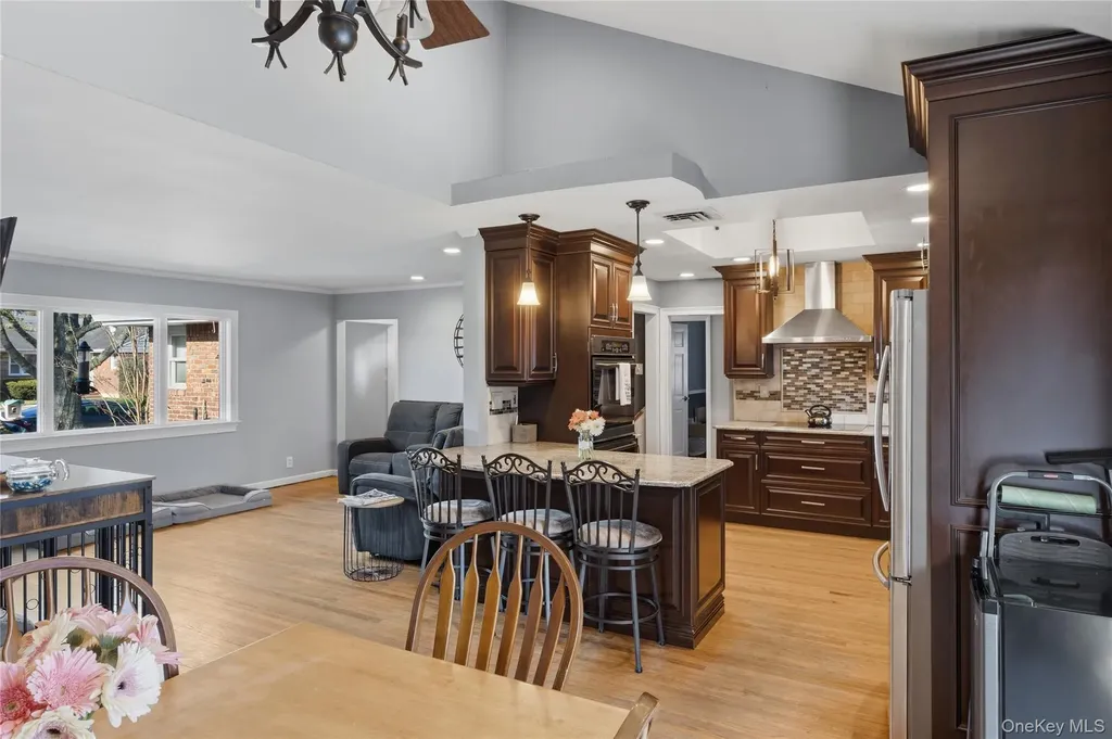 2489 Eileen Road Oceanside NY 11572