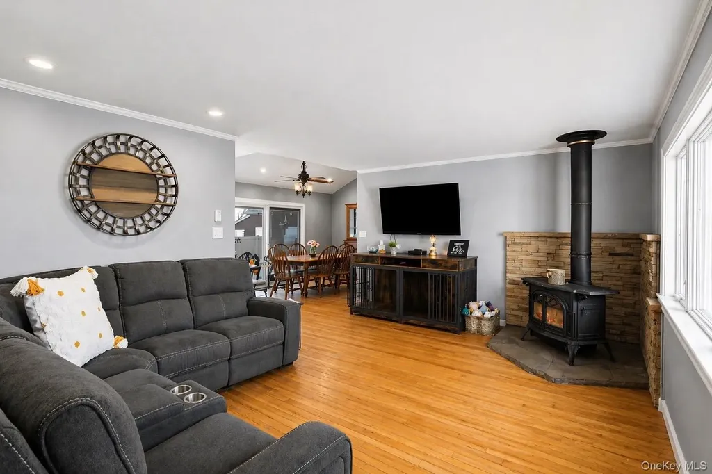 2489 Eileen Road Oceanside NY 11572