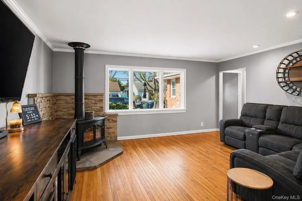 2489 Eileen Road Oceanside NY 11572