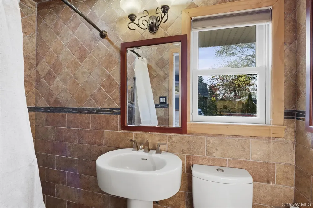 2489 Eileen Road Oceanside NY 11572