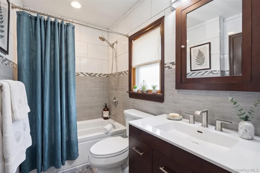 2489 Eileen Road Oceanside NY 11572