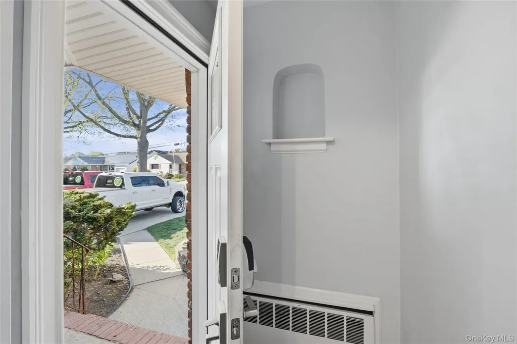 2489 Eileen Road Oceanside NY 11572