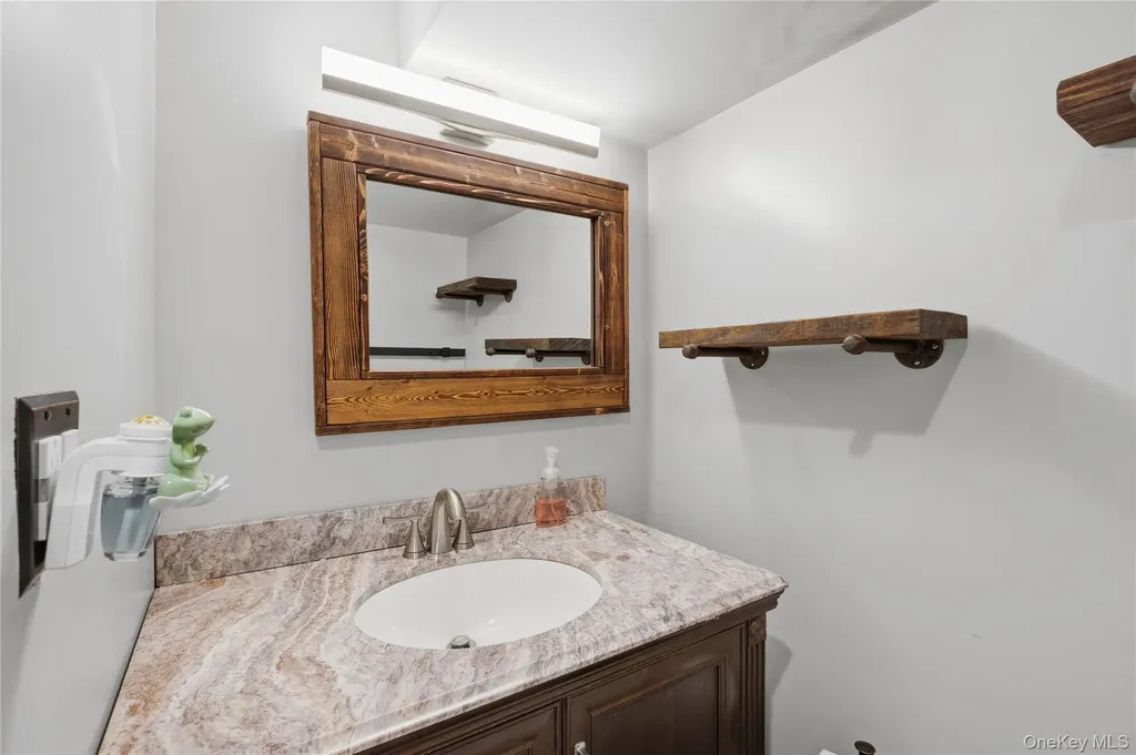 2489 Eileen Road Oceanside NY 11572
