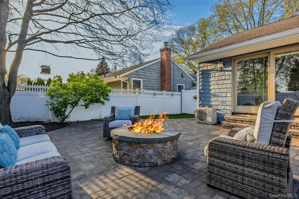 2489 Eileen Road Oceanside NY 11572